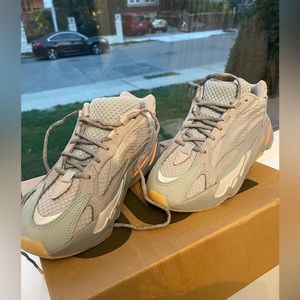 Yeezy sneakers BRAND NEW NEVER WORN